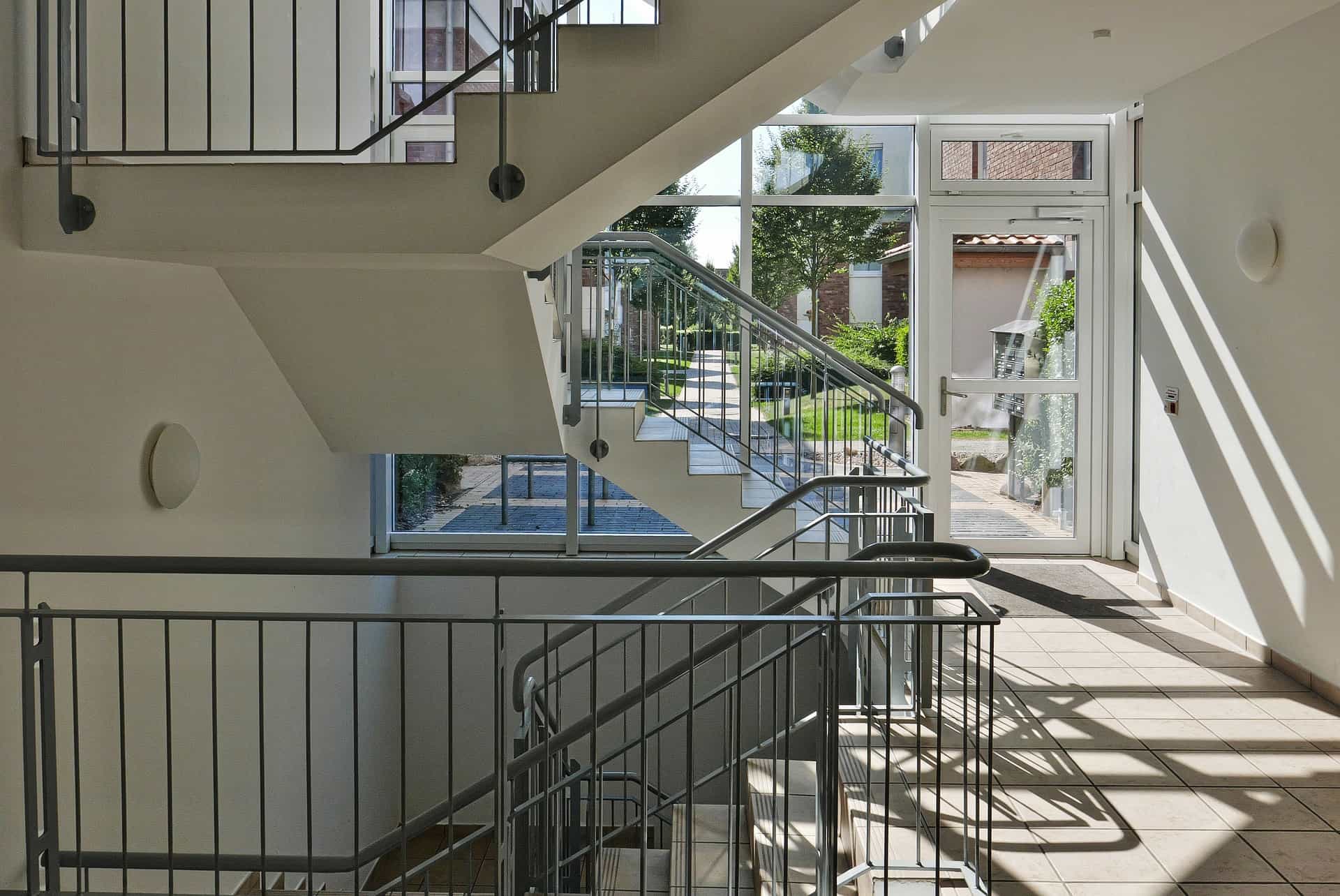 FÃ¶nsterputs Stockholm - Professionell fÃ¶nsterputsning i trapphus och hem