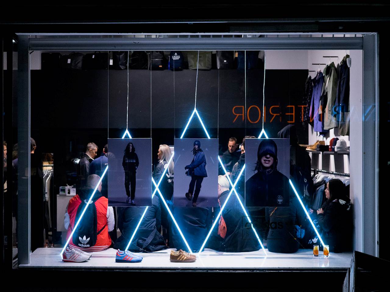 FÃ¶nsterputs Stockholm - Modernt kontor med stora fÃ¶nster och ljusinslÃ¤pp