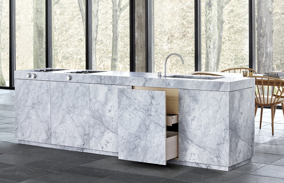 KontorsstÃ¤dning Stockholm - Exklusivt modernt kÃ¶k med marmorbÃ¤nk och panoramafÃ¶nster